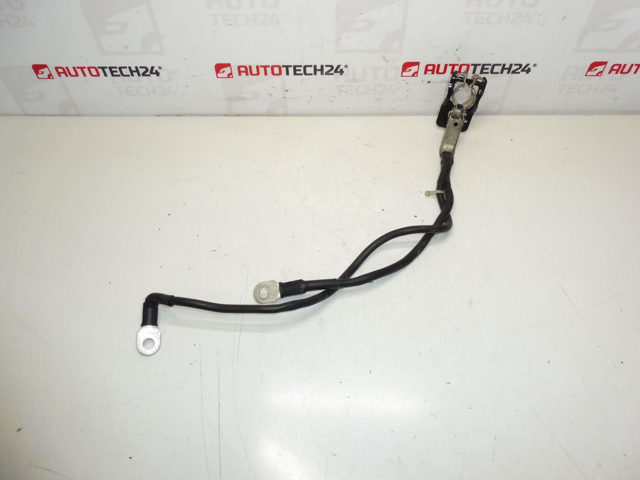 A positive bundle for the battery Citroën Peugeot 1612229980