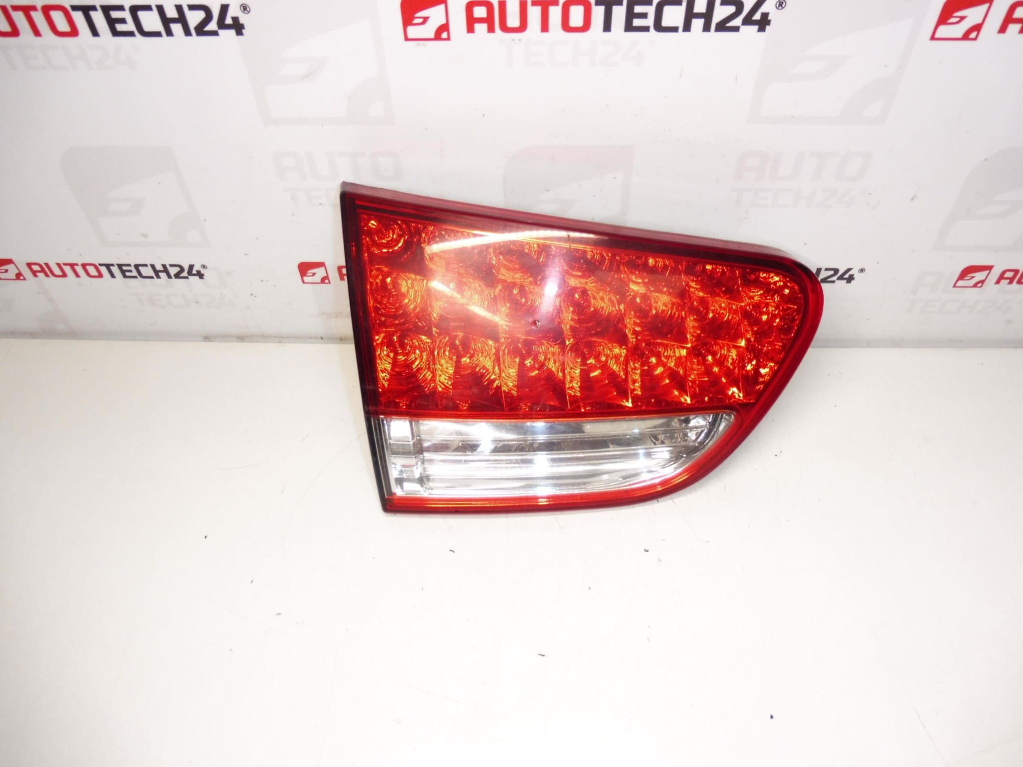 Left rear lamp lid Citroën C-Crosser 6350ek