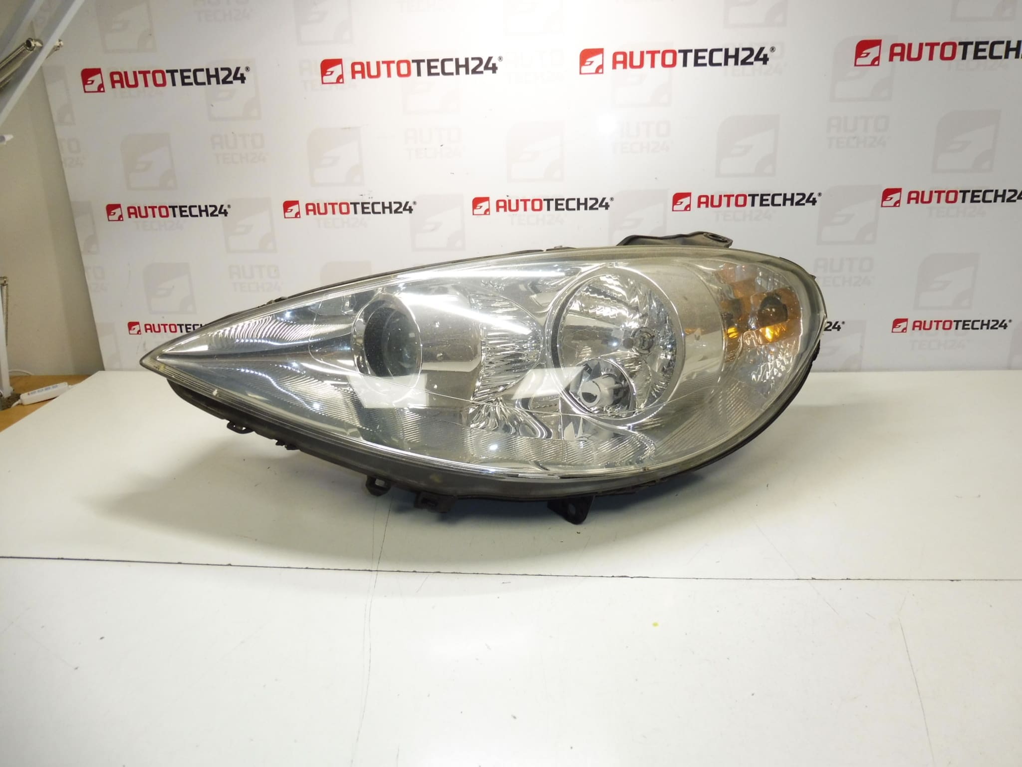 Peugeot 807 front left headlight 1400964380 89901574 6208F1